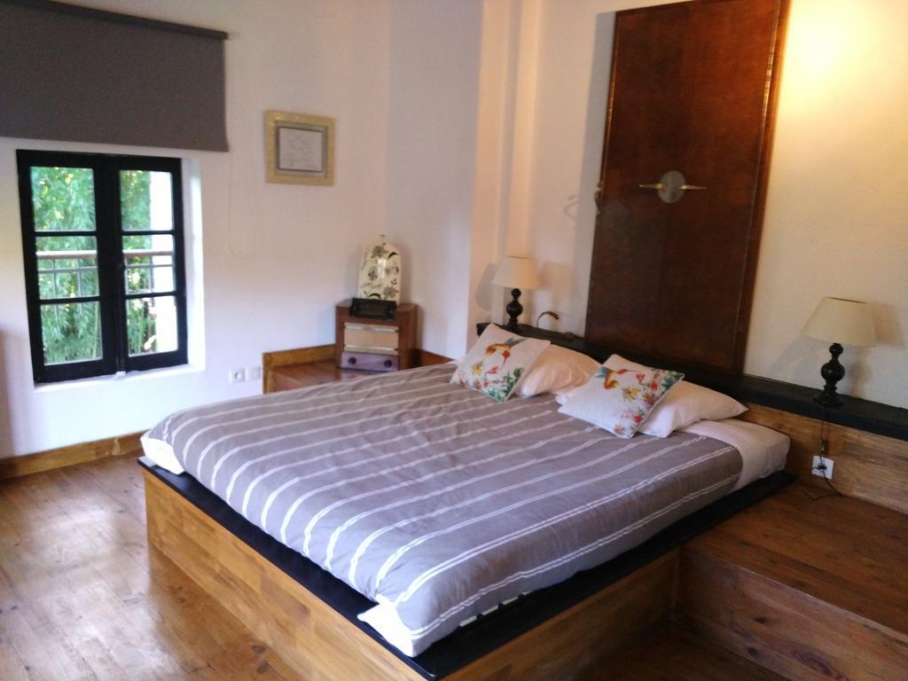 Chambre D'Hotes Le Moulin De Moulis Экстерьер фото